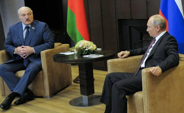 Putin y Lukashenko, dos déspotas que se necesitan mutuamente