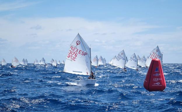 Gran Canaria lidera el Campeonato de Canarias de Optimist en La Palma