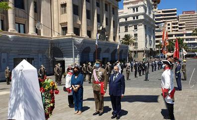 La plaza del Cabildo de Tenerife acoge los actos del día de las Fuerzas Armadas en Canarias