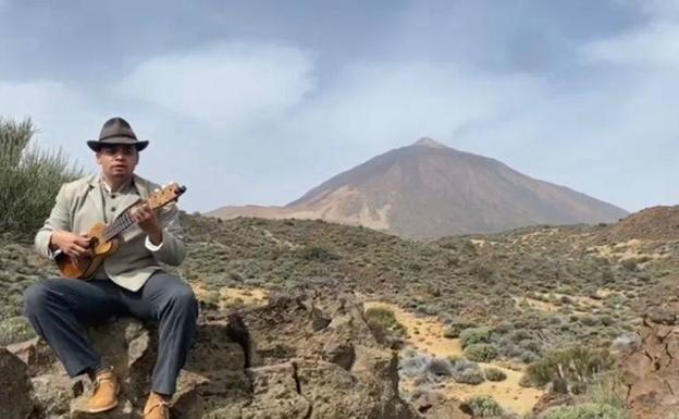Canta en el Teide por el Día de Canarias