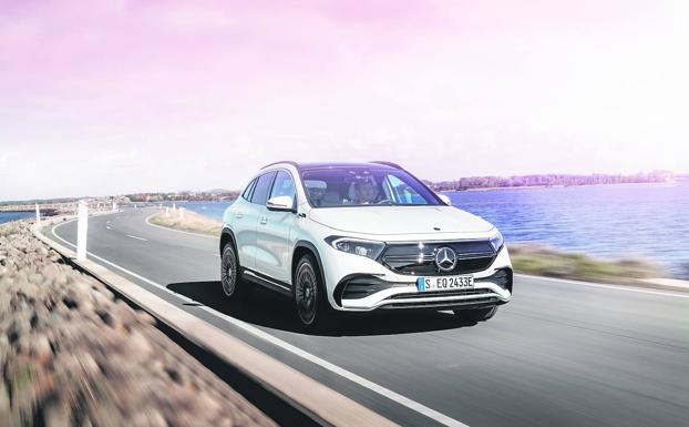 La saga EQA incorpora las versiones 300 y 350, de tracción total
