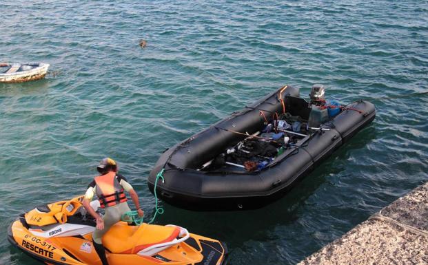 Marruecos rescata una zódiac en Sahara tras desplazar España un barco 325 kilómetros