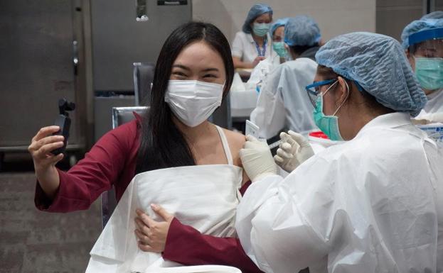 La OMS aprueba el uso de emergencia de la vacuna china Sinovac