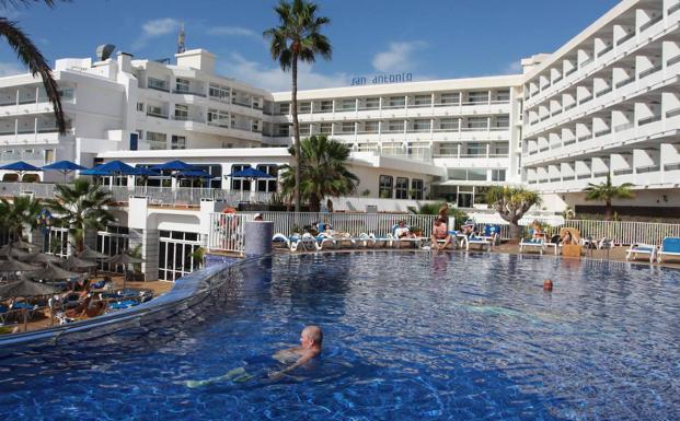 Canarias tendrá bono turístico este verano y cubrirá parte de las vacaciones de los isleños que se queden