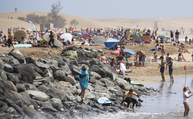 El bono turístico canario tendrá un tope y se baraja la aplicación mediante tarjeta de prepago