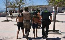 Interceptan a 14 menores con covid cuando se fugaban de la cuarentena en Ceuta