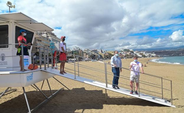 Las Canteras estrena nueva torre de vigilancia en la zona de Playa Grande