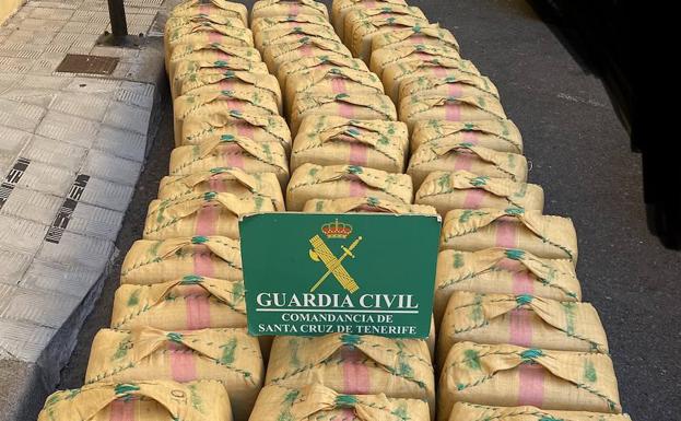 Dos detenidos e incautados 1.800 kilos de hachís en Tenerife