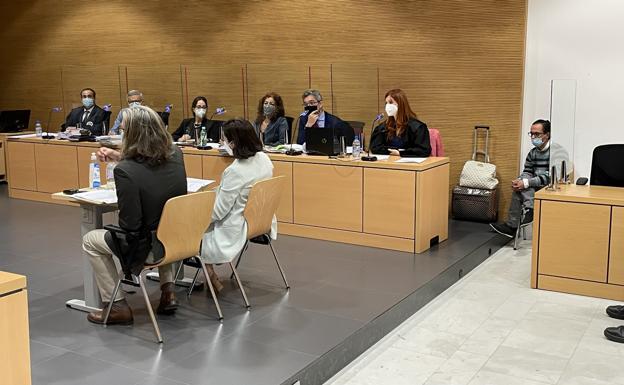 El acusado tiene ausencia de remordimiento y no presenta signos de disforia de género