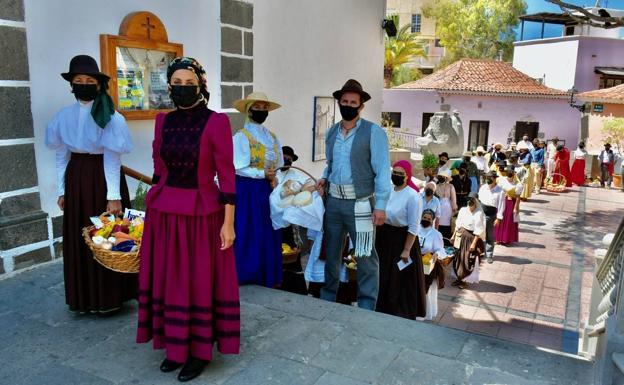San Antonio recibe las ofrendas del pueblo moganero