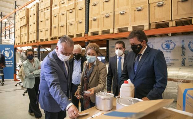 Torres celebra la prórroga de un año del Programa Mundial de Alimentos en el Puerto de la Luz