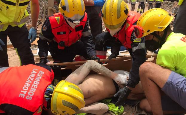 Cuatro heridos por el desplome de un forjado en un edificio de Teguise