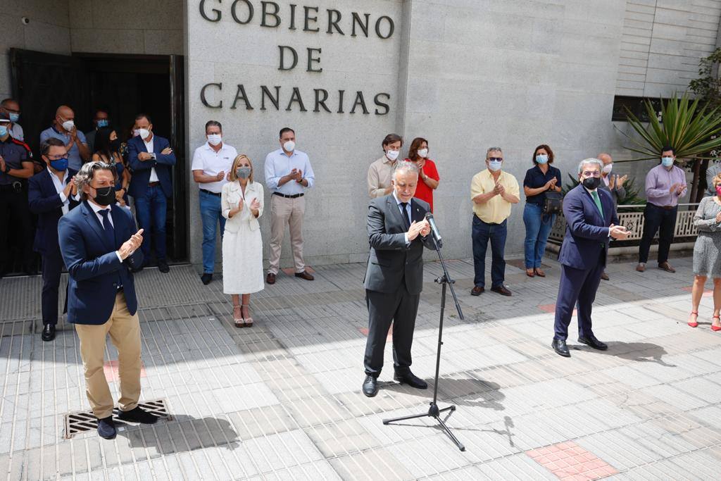 Las instituciones públicas canarias recuerdan a Anna y Olivia