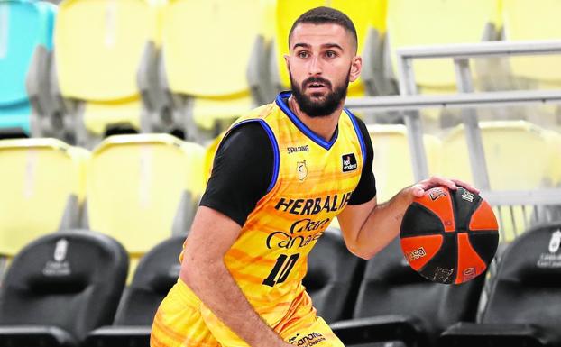 «Sería muy feliz si siguiera vistiendo de amarillo porque son mis colores»