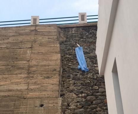 «Esto es como vivir en un palomar, está todo lleno de excrementos»