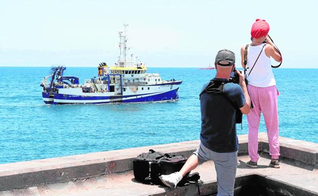 La Fiscalía actúa por un delito de odio contra Báez, a quien la Iglesia mantiene en su parroquia