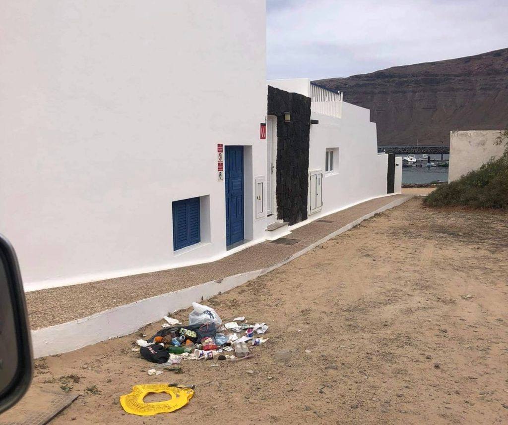 La basura no cesa en La Graciosa