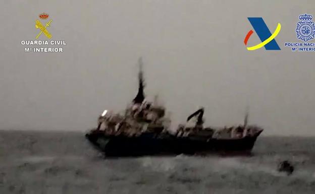 Interceptan un buque con 8.400 kilogramos de hachís en aguas cercanas a Senegal