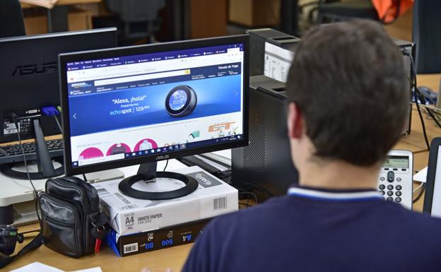 CC acusa al Gobierno de «dar pasos atrás» en el 'e-commerce' y beneficiar al transportista