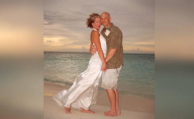 Peter, con alzhéimer, renueva votos con Lisa, aunque no la recuerda