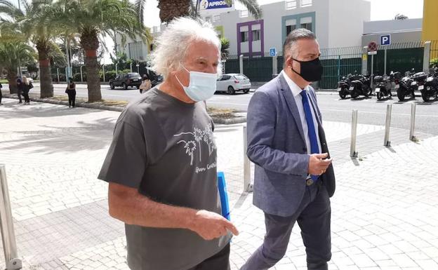 El padre Báez comparece ante la fiscal jefe por justificar a Gimeno