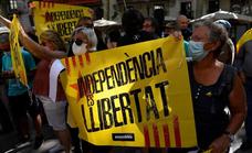 Centenares de independentistas protestan contra los indultos en Barcelona