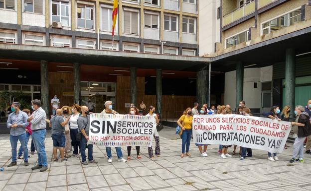 La demora en la cita de servicios sociales lleva a 2.343 vecinos a personarse en Ciudad Alta