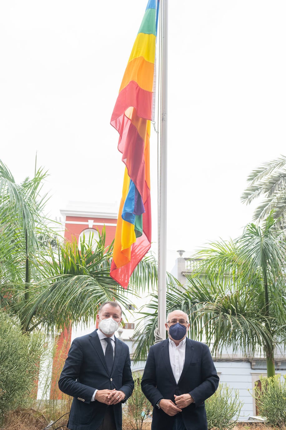 El Cabildo de Gran Canaria iza la bandera arcoiris con motivo del Día Internacional del Orgullo LGTBI
