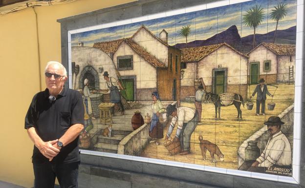 José Luis Artiles dona un nuevo mural sobre el pan de Agüimes