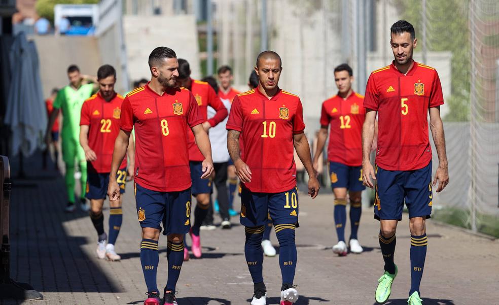 Atmósfera de conjura en La Roja