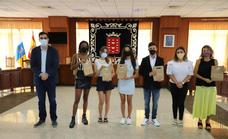 Homenaje a jóvenes emprendedores en el Cabildo