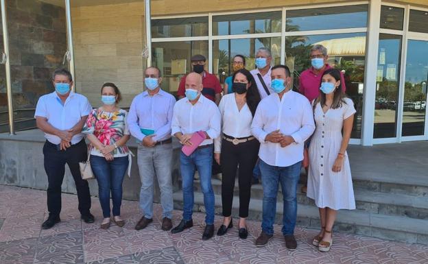 La oposición insta a un pleno para pedir la dimisión del alcalde de Santa Lucía y del edil Pedro Sánchez