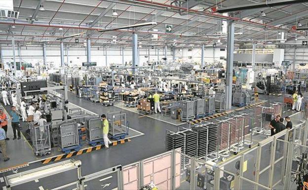 Los precios industriales subieron un 27,9 % en mayo en Canarias