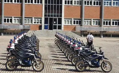 La Policía Nacional incorpora 22 motocicletas eléctricas a su flota de vehículos policiales