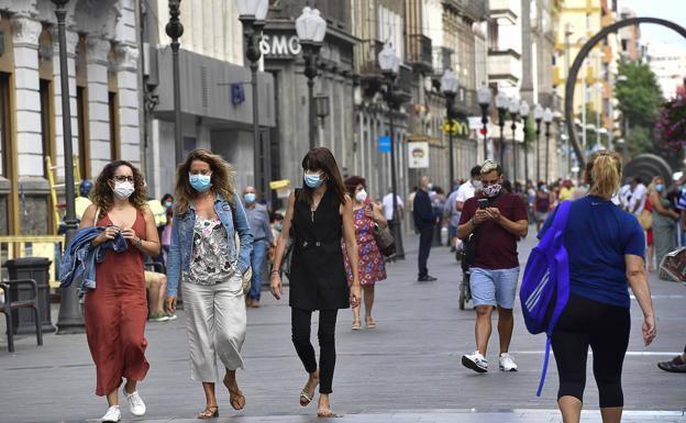Sanidad recuerda que la mascarilla sigue siendo obligatoria salvo al aire libre