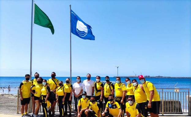 Playa de Arinaga luce su bandera azul por quinto año consecutivo