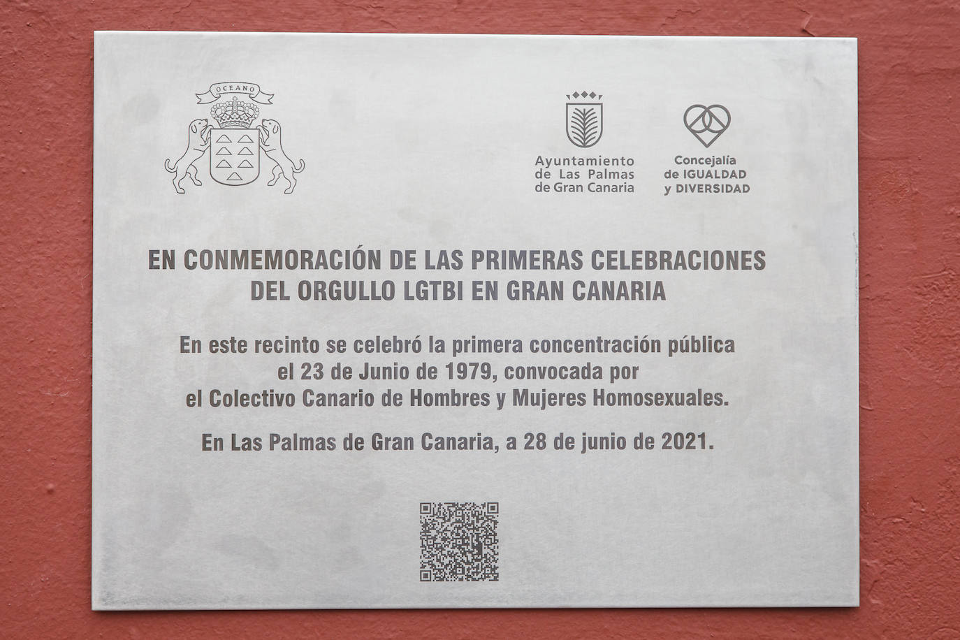 El Gobierno de Canarias y el Ayuntamiento Las Palmas de Gran Canaria descubren una placa homenaje al colectivo LGTBI