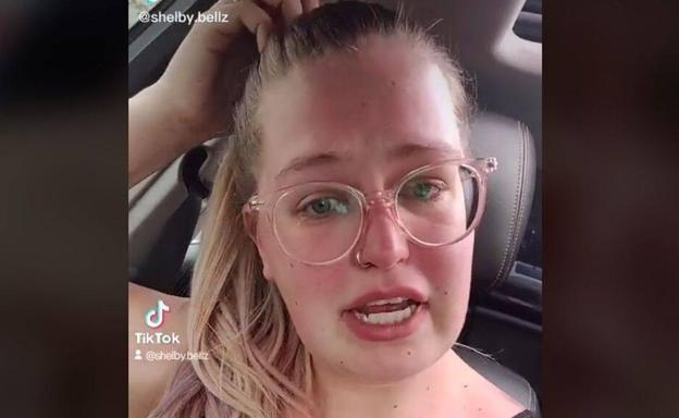 La expulsan del gimnasio por enseñar su barriga