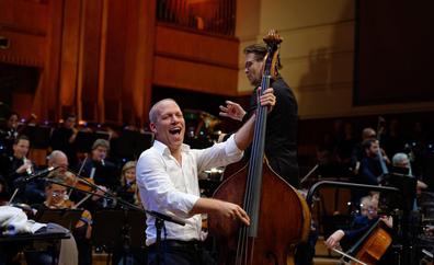 Avisahi Cohen: «Tocar y cantar tu propia música con una sinfónica es algo muy especial»