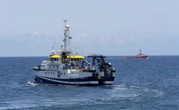 El 'Angeles Alvariño' abandona las islas