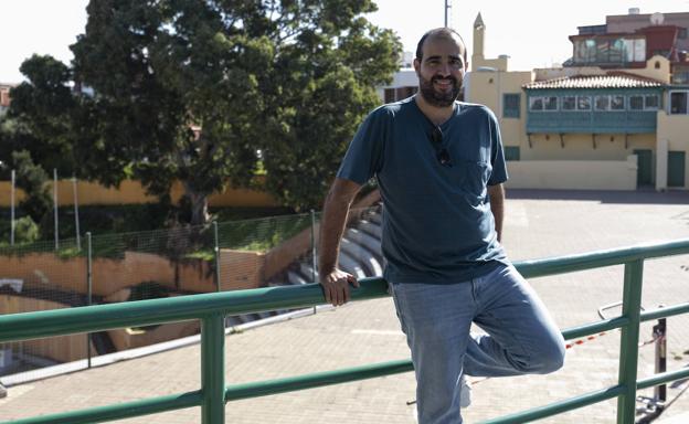 Yone Rodríguez se suma con su timple a la solidaridad de 'Patios Encantados'