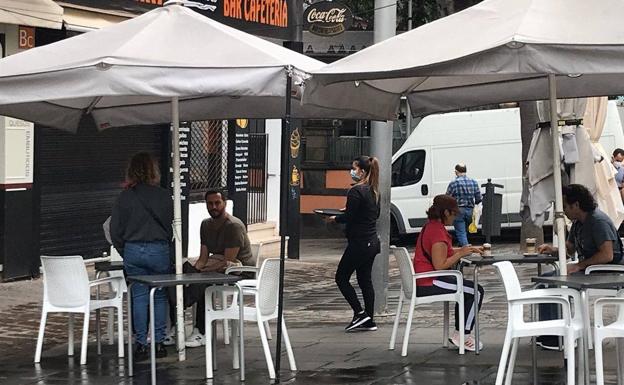 Tenerife podrá abrir interior de restauración al 50% si un 10% está vacunado