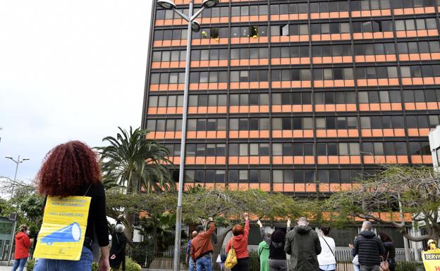 Los interinos ven la indemnización de Iceta como una «tomadura de pelo»