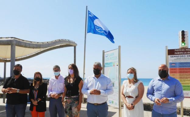 El distintivo de la bandera azul ondea en los Pozos, Puerto Lajas y Playa Blanca