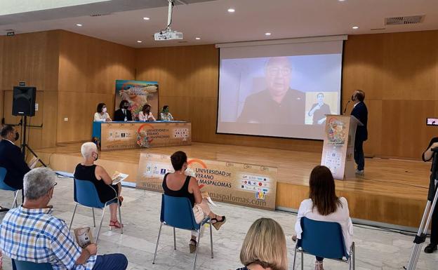 Castells: «Las universidades de verano son un lugar de debate y de trasmisión de ideas en libertad»