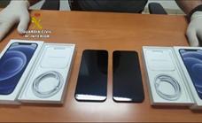 La Guardia Civil recupera dos móviles robados en diciembre en la capital