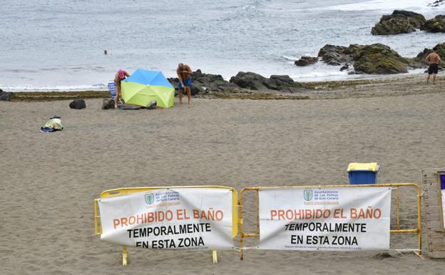 La playa de San Cristóbal sigue cerrada por contaminación
