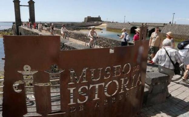 Arrecife adjudica por 738.000 euros la limpieza de todas sus dependencias en dos años