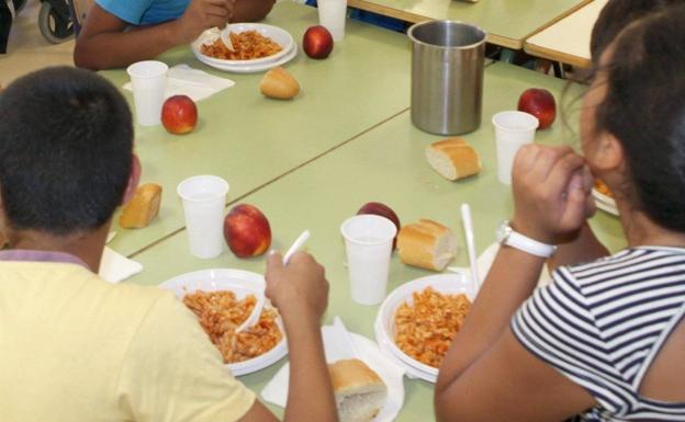 Educación entregará 15.475 tarjetas monederos a familias en situación crítica
