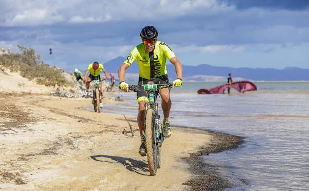 FudeNaS vuelve con más ciclistas locales y diez equipos militares